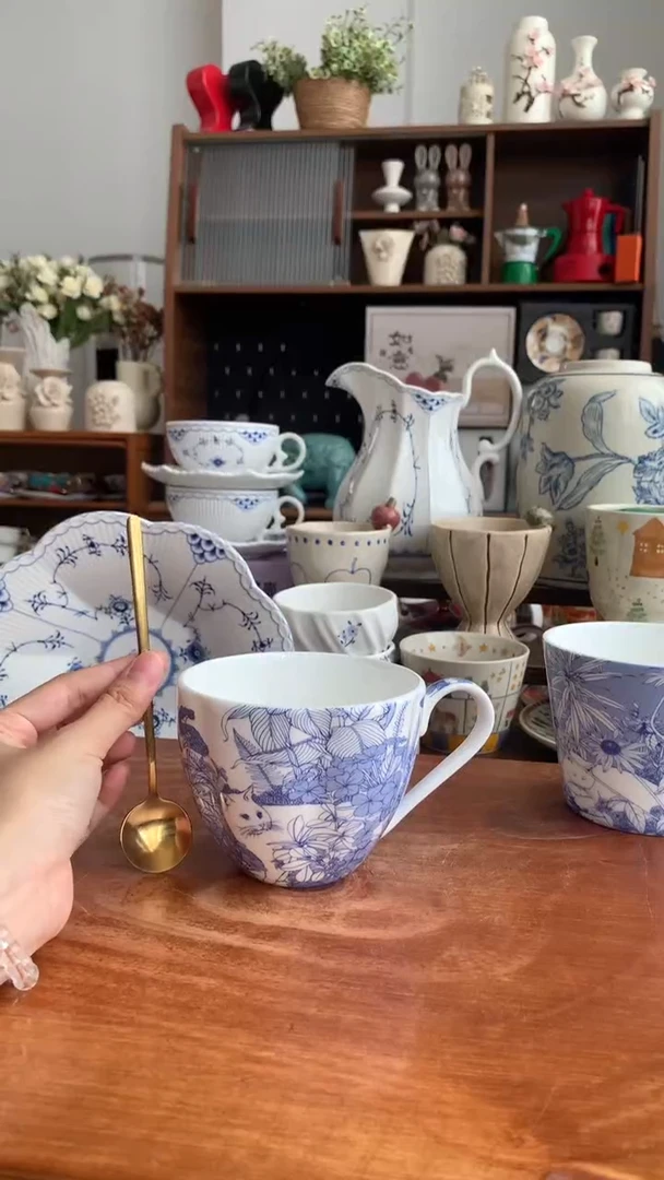 瓷【花型】白猫骨瓷马克杯 送勺