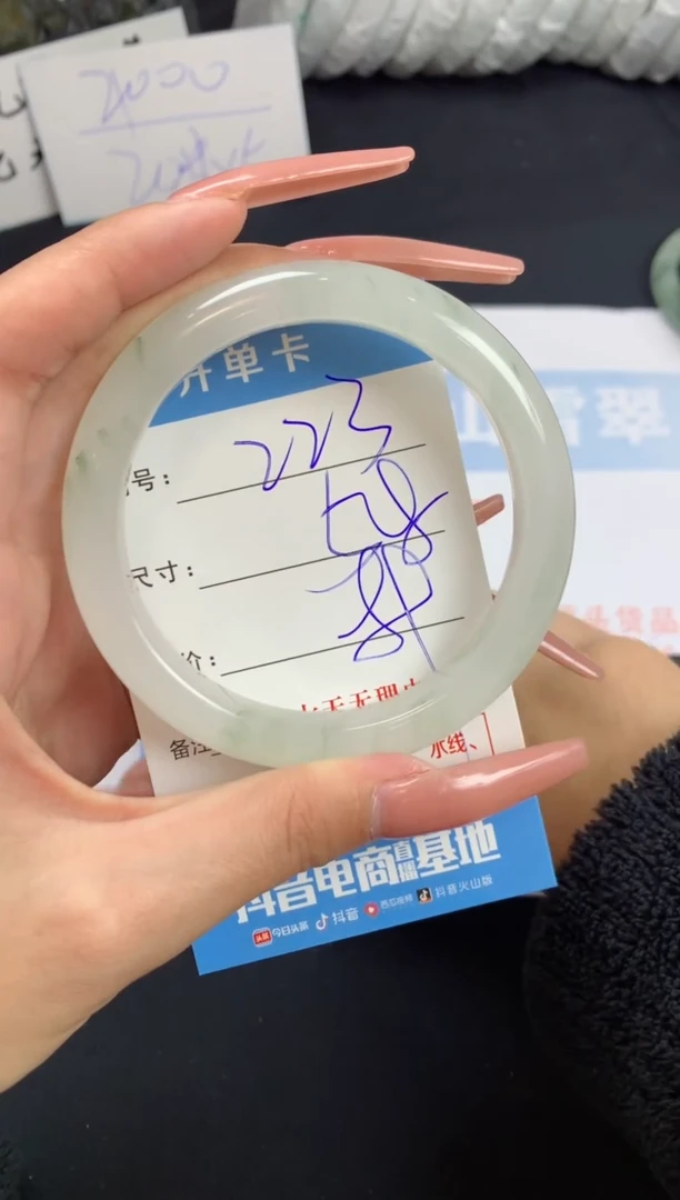 【闪购商品】石英质玉手镯未镶嵌B223