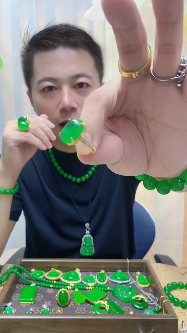 14K金镶嵌戒指翡翠翡翠戒指