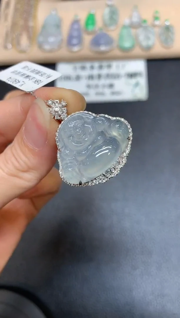 【闪购商品】翡翠颈饰18K金镶嵌佛公【无服务费