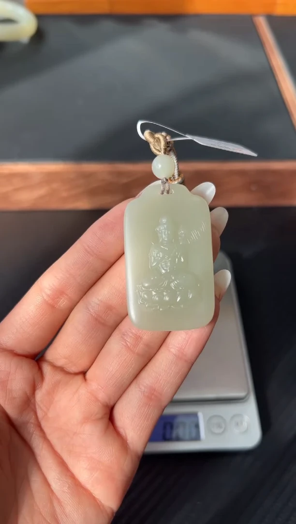 吊坠(赠链)未镶嵌和田玉且末微色差近矿吊坠