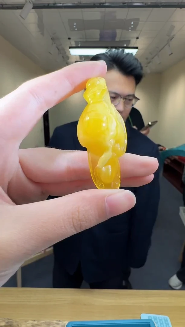 琥珀吊坠(赠链)未镶嵌独****狼多样性发一件 698