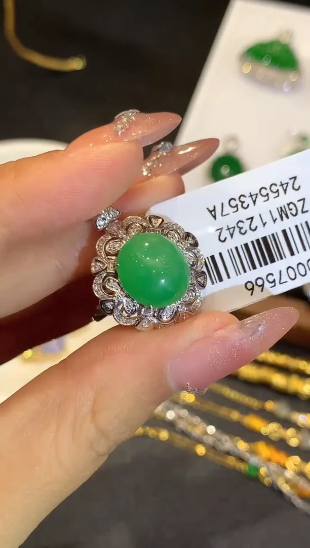 18K金镶嵌戒指翡翠厦**媛SY0007566多样性发其一