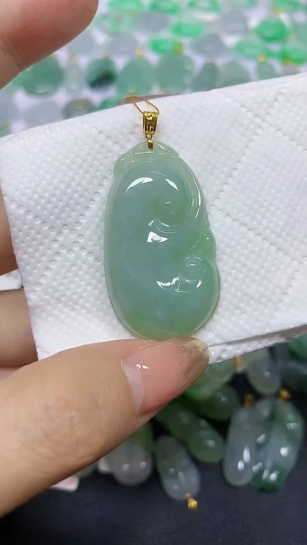 颈饰18K金镶嵌翡翠A货