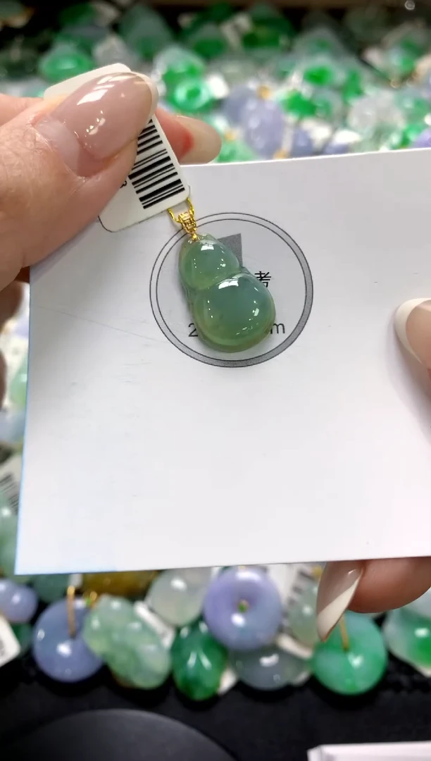 翡翠18K金镶嵌颈饰1111111111111111