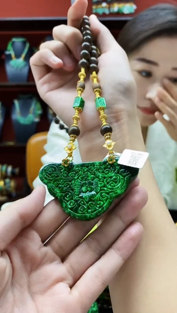 颈饰未镶嵌翡翠吊坠