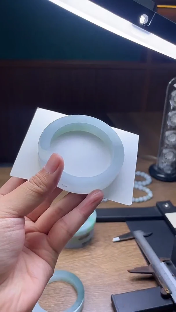 未镶嵌手镯定制翡翠雅**妇定制