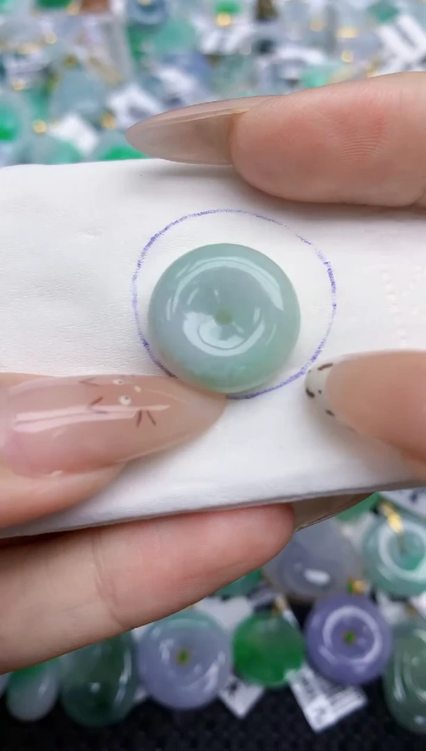 翡翠未镶嵌颈饰   天然翡翠A货