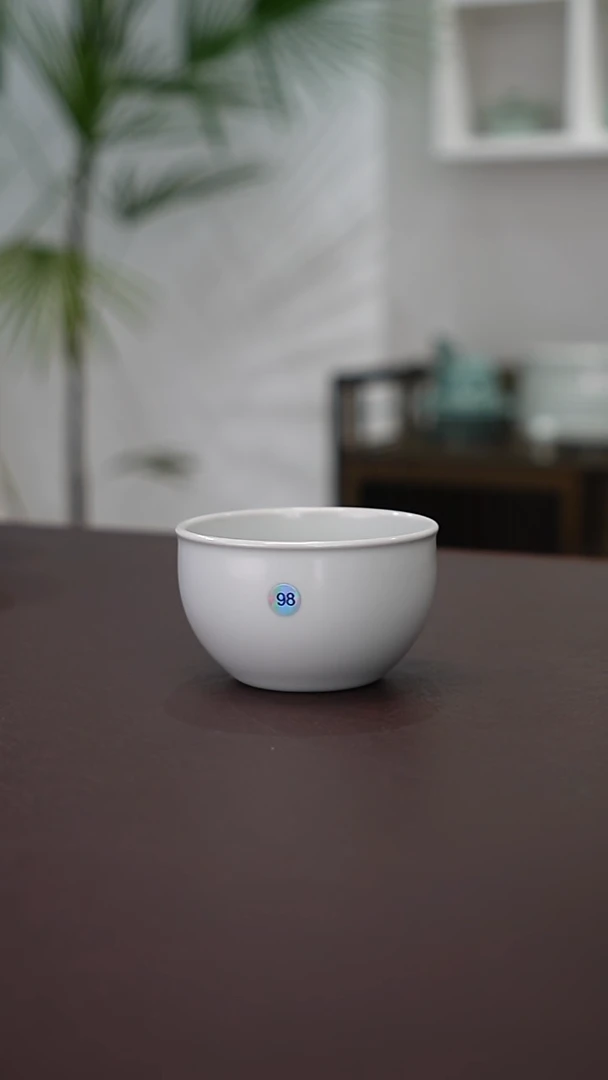 98号月白缸杯微微暇    洁