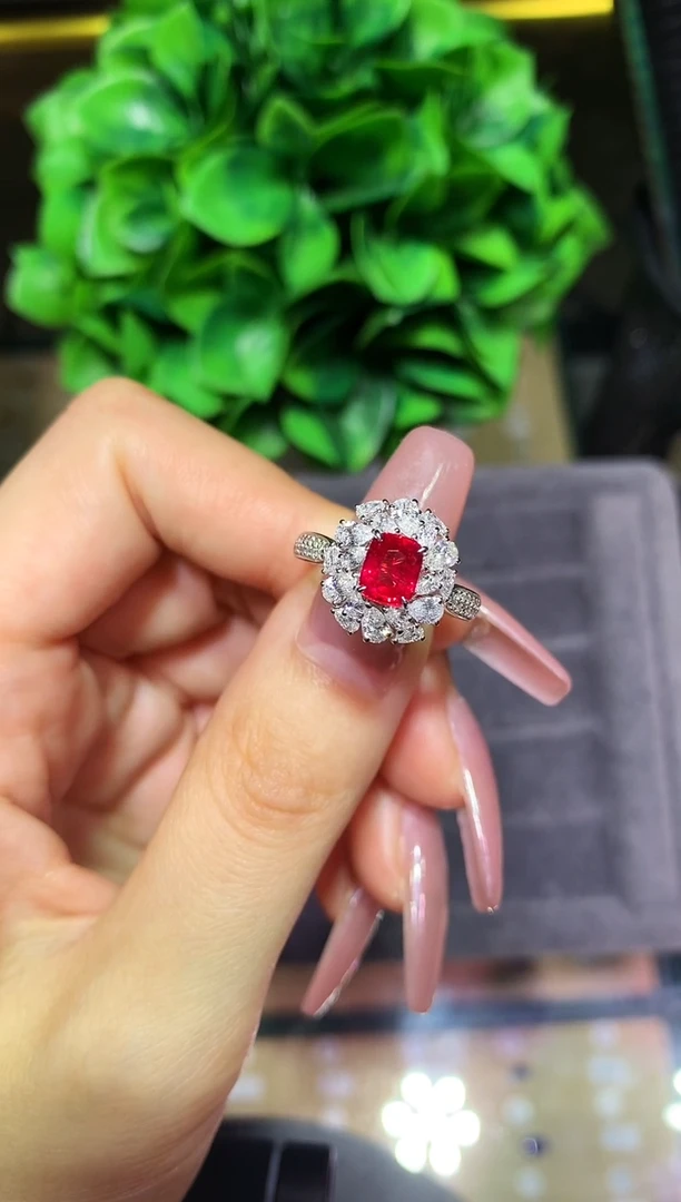 18K金镶嵌戒指红宝石1.14ct GRS无烧主证鸽血红