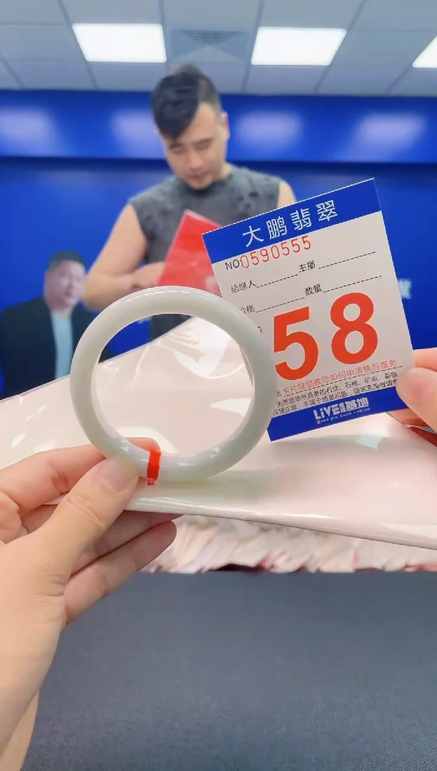 翡翠手镯未镶嵌AAAAAAAA