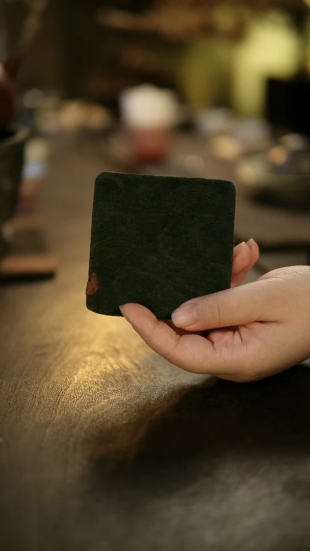 阿眠      香云纱绢丝格纹杯垫绿