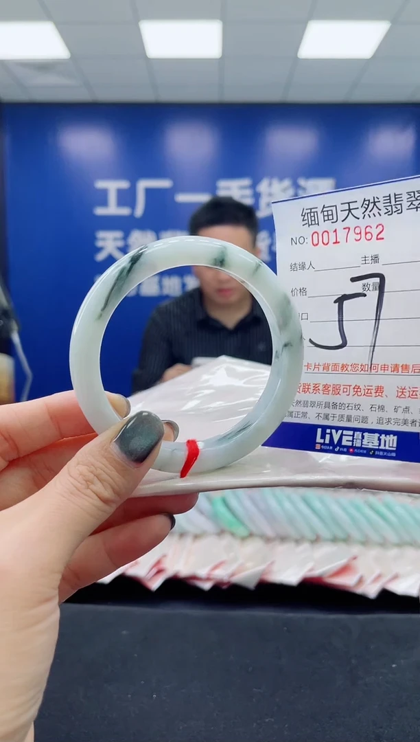 未镶嵌手镯翡翠天然翡翠手镯