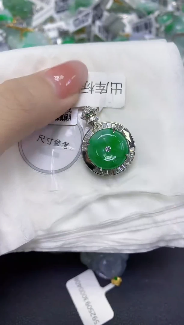颈饰未镶嵌翡翠天然缅甸翡翠A货多样性发一件