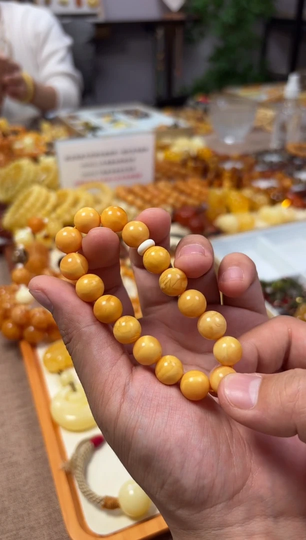 【闪购商品】蜜蜡裸石未镶嵌手串
