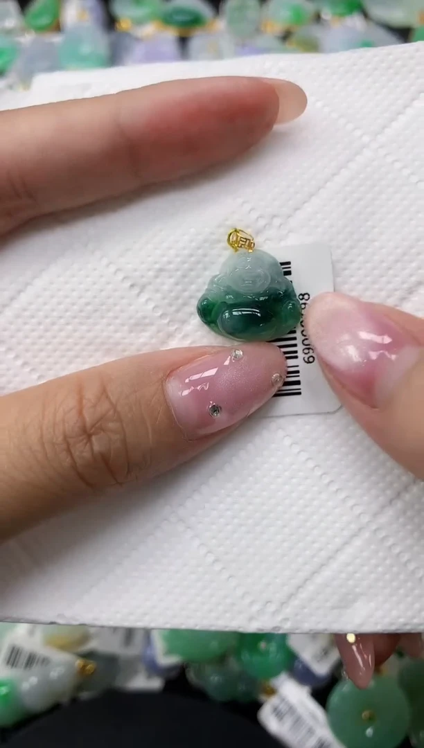 翡翠18K金镶嵌颈饰11111111111