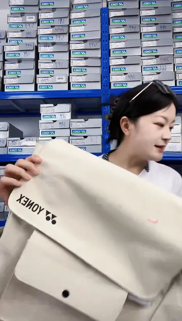 383号清仓衣服，不退不换！！白色双肩包