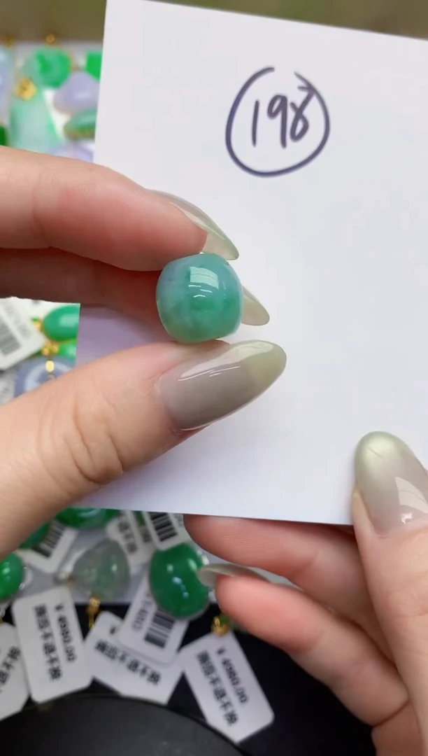 翡翠未镶嵌颈饰缅甸天然翡翠A货