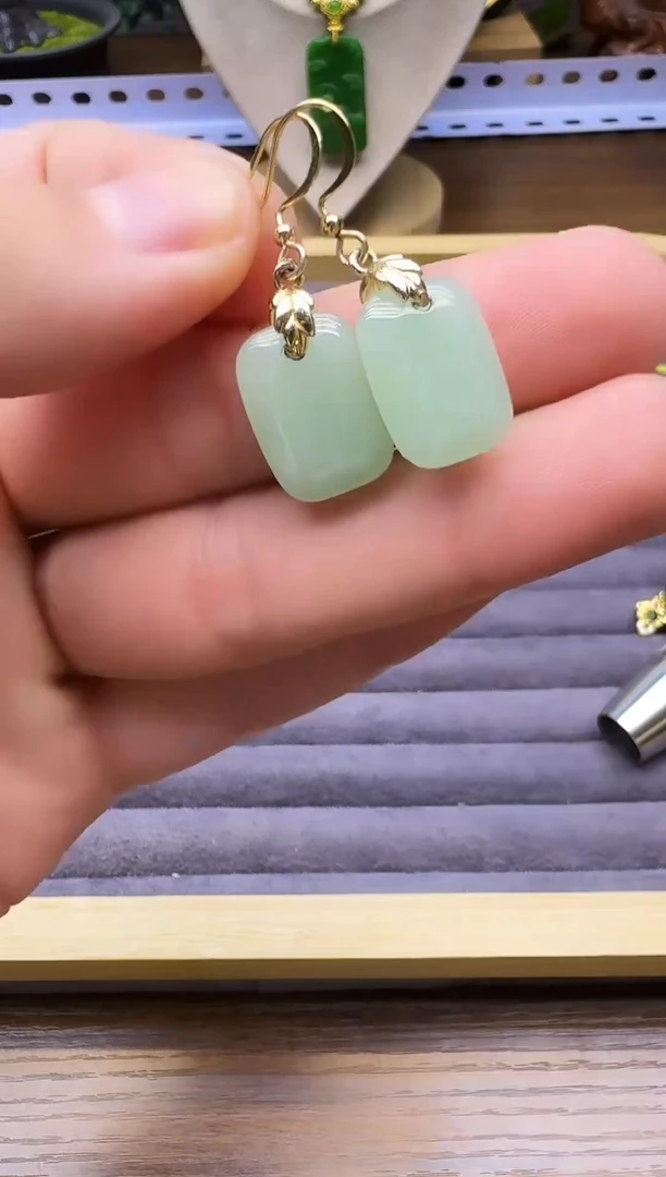 14K金镶嵌和田玉耳饰E150