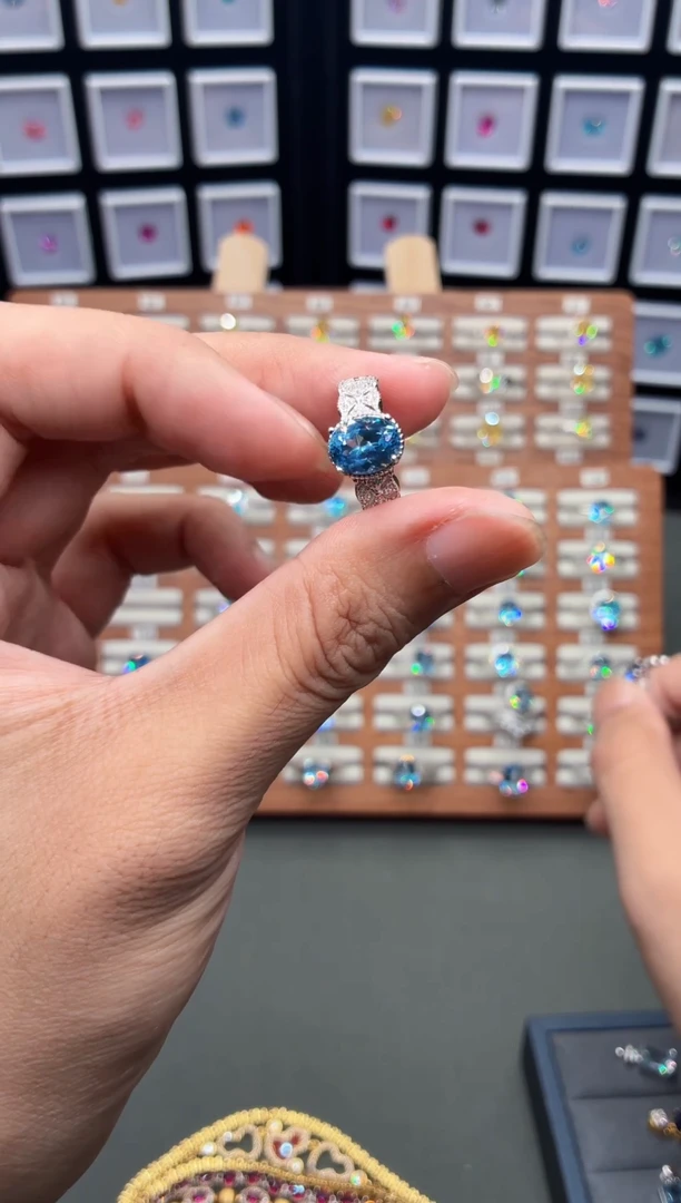 海蓝宝石戒指银S925镶嵌111