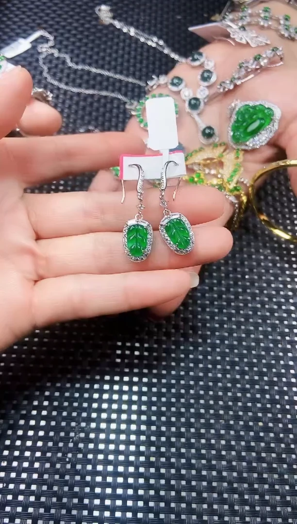 【闪购商品】翡翠耳饰未镶嵌111111111