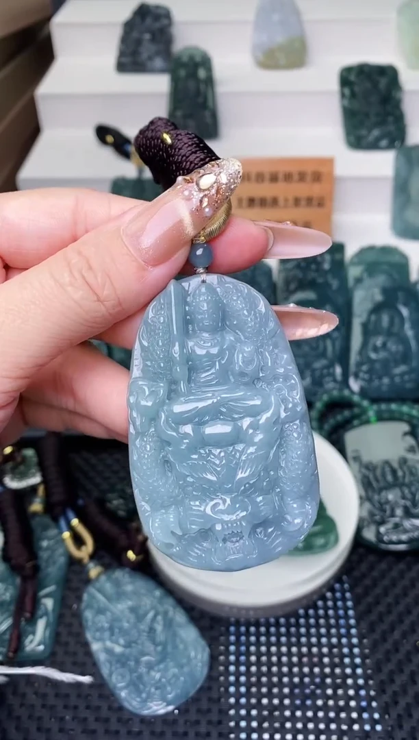 颈饰未镶嵌翡翠