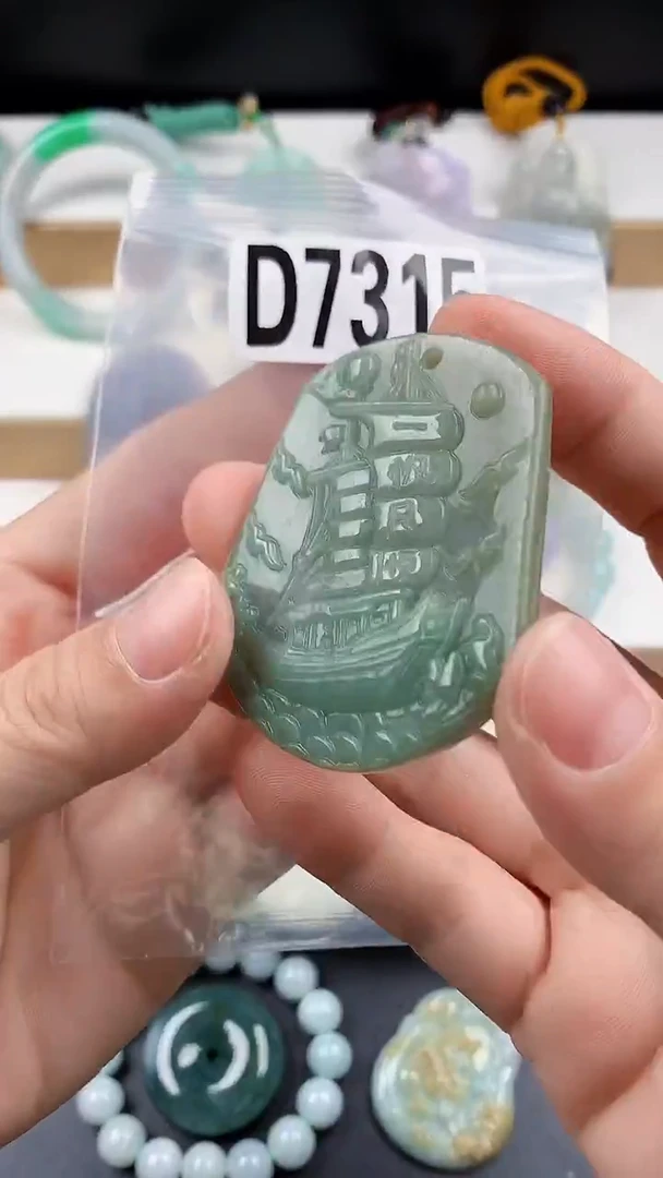 颈饰未镶嵌翡翠天然翡翠吊坠挂件