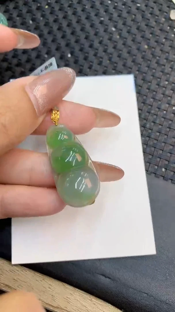 颈饰18K金镶嵌翡翠1