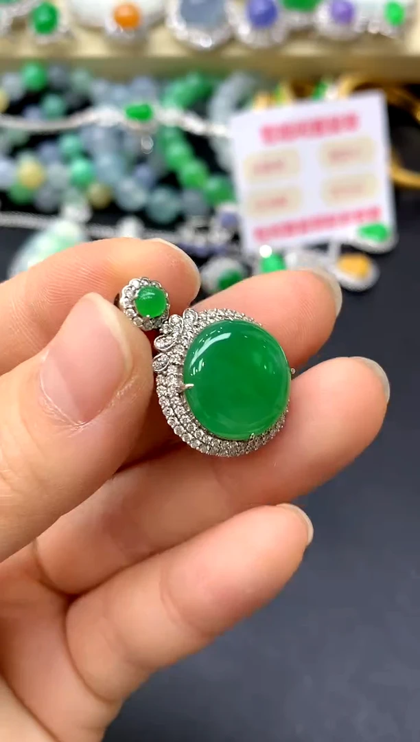 颈饰18K金镶嵌翡翠300-中国好珍宝