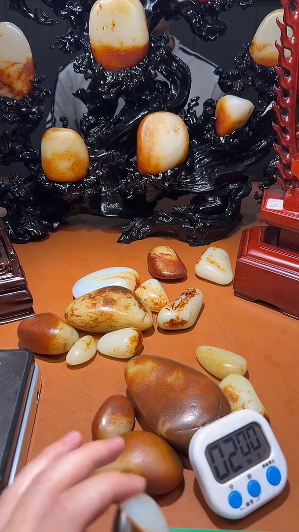 未镶嵌和田玉把件王**。和田玉