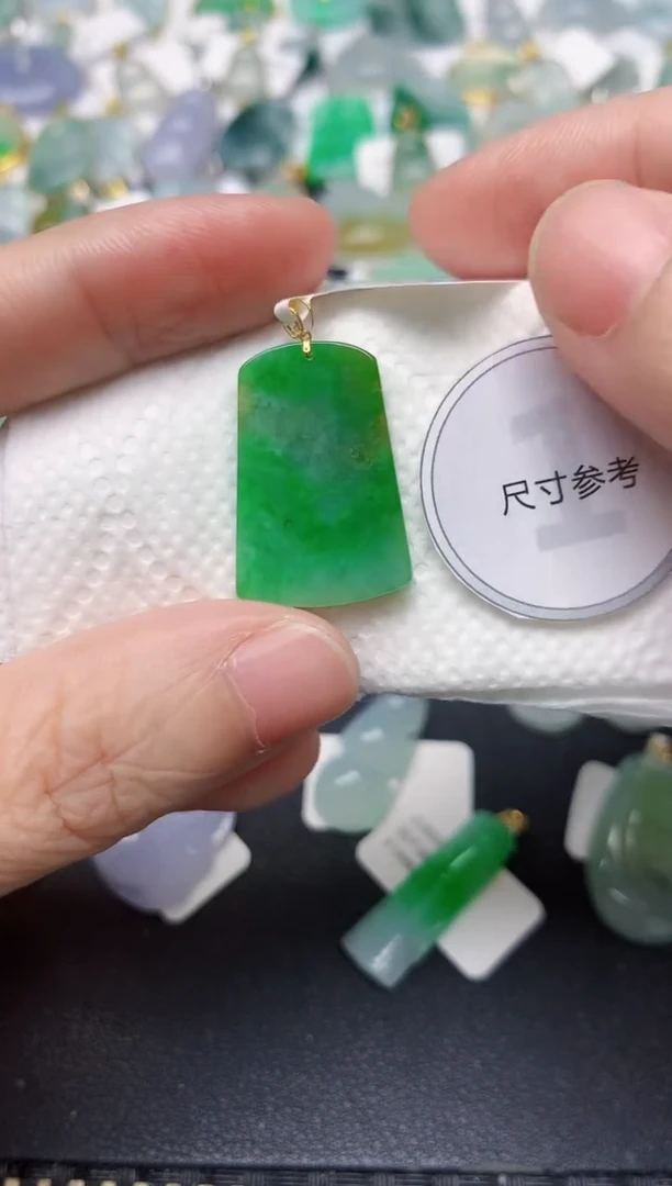 颈饰18K金镶嵌翡翠天然缅甸A货翡翠