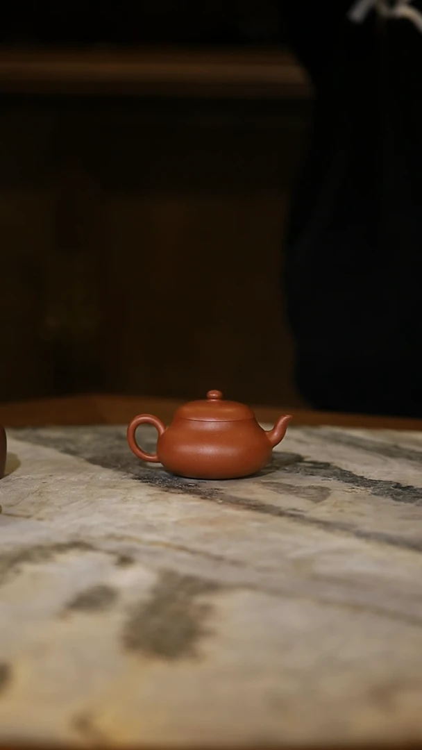 【闪购商品】紫砂君德史鹏文 朱泥君德梨 140cc