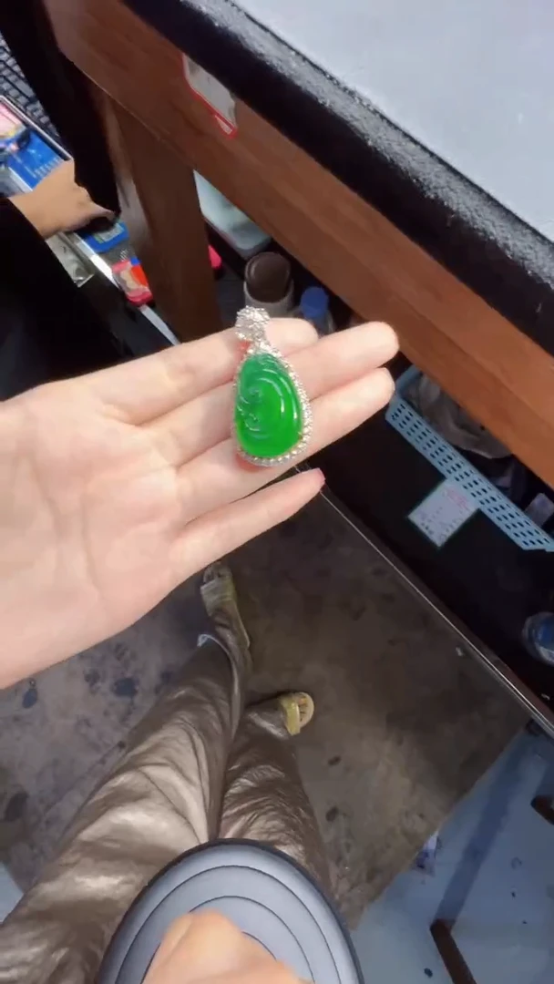未镶嵌定制翡翠翡翠A货有轻微色差属于正常现象，如意多样性发货1