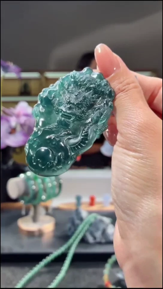 吊坠(不含链)未镶嵌翡翠龙牌