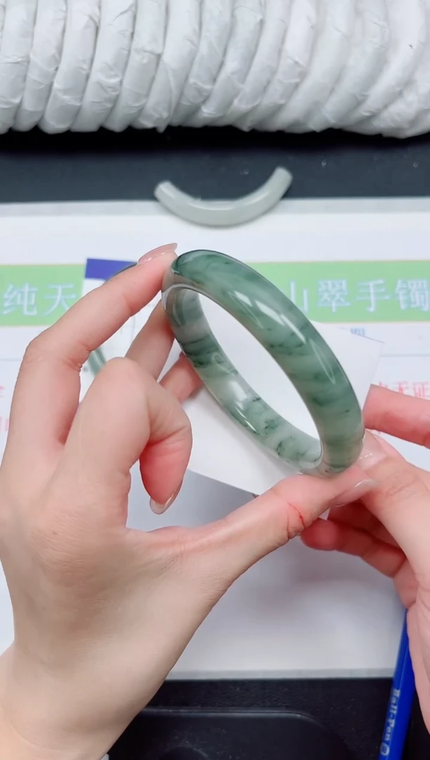 【闪购商品】石英质玉手镯未镶嵌125-62.8