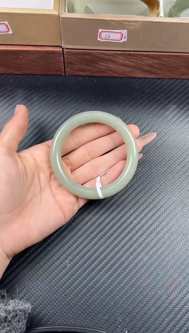 未镶嵌手镯和田玉且末近矿微色差58+H