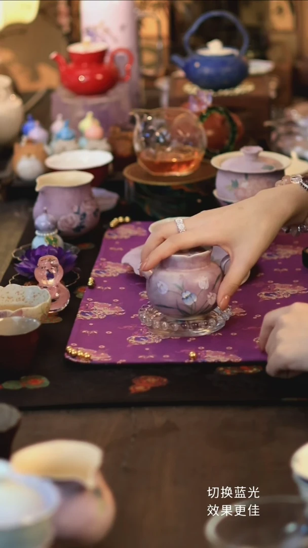 手绘郁金香花口壶