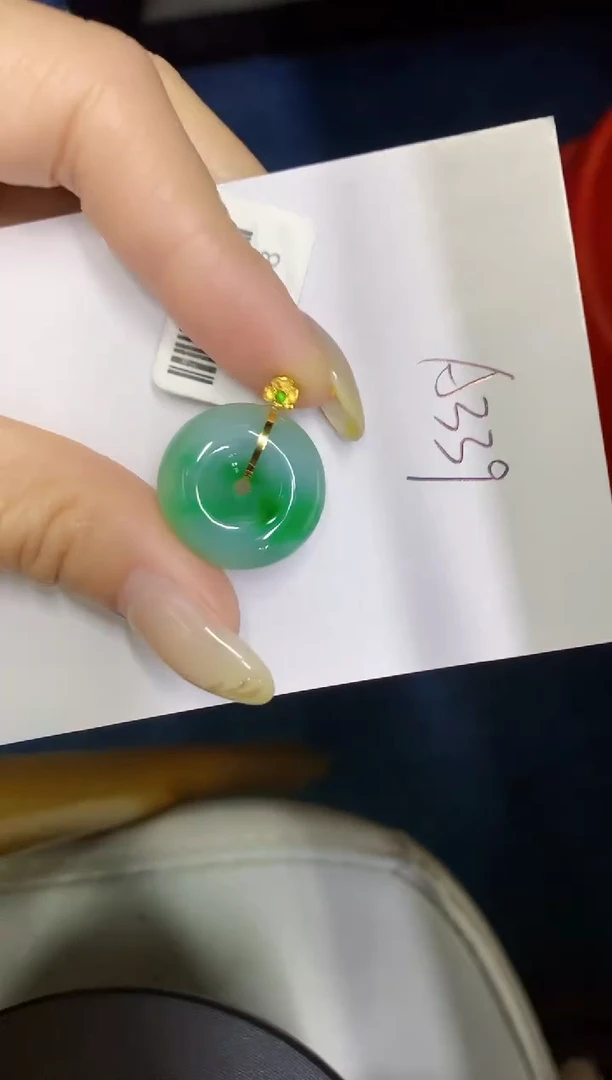 翡翠18K金镶嵌颈饰缅甸天然翡翠A货