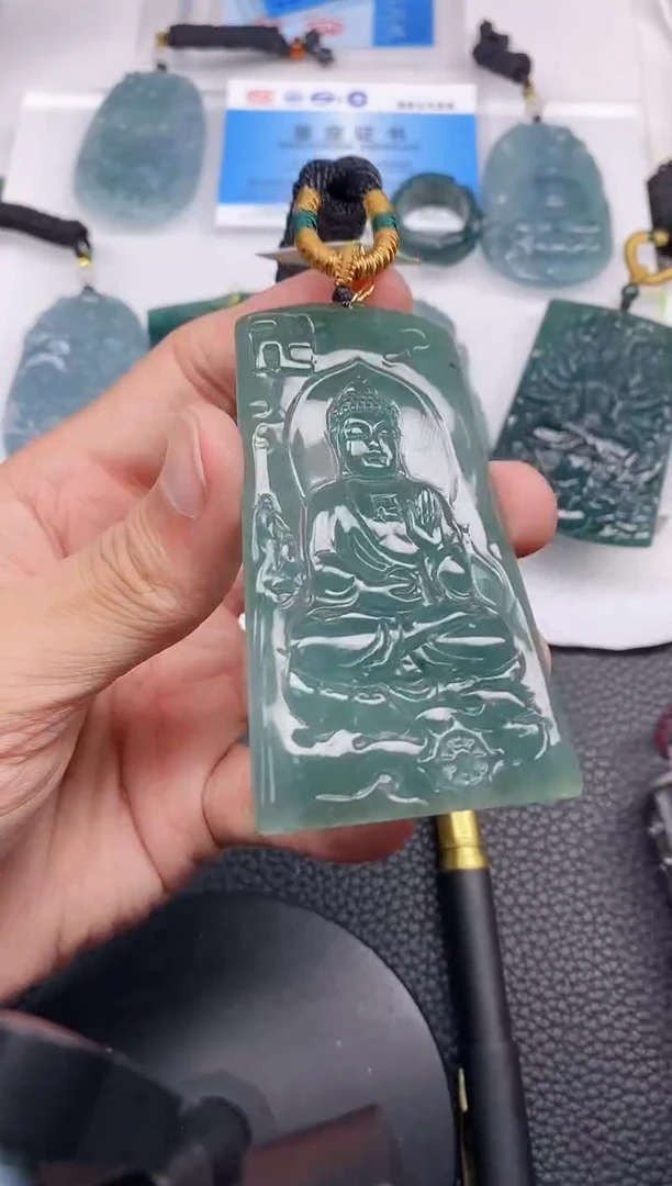 颈饰未镶嵌翡翠