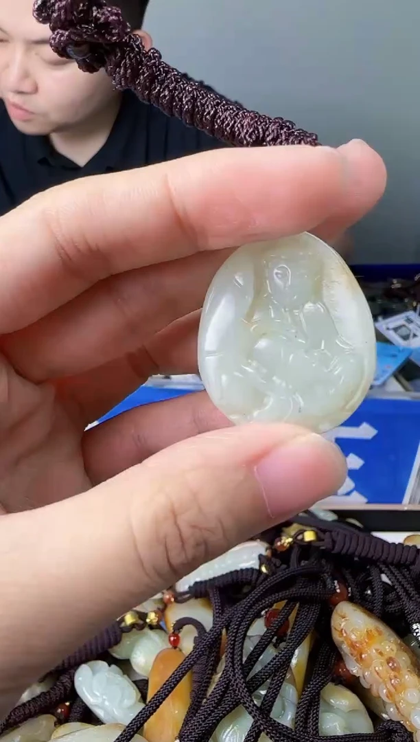 和田玉未镶嵌颈饰1