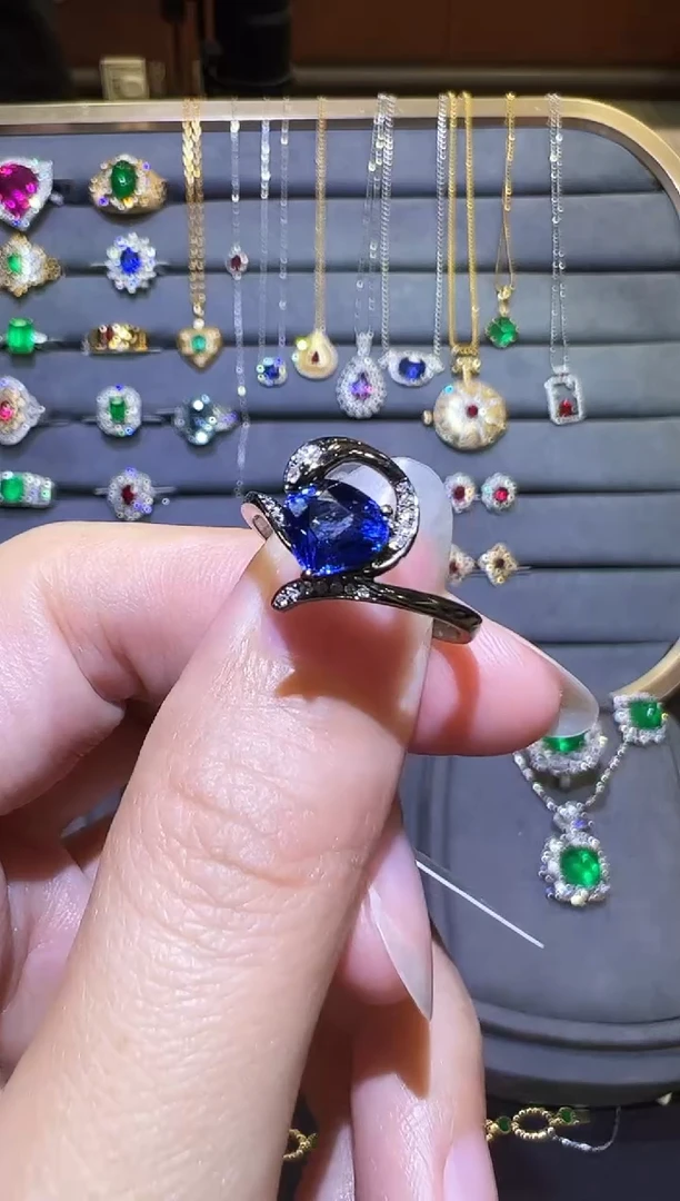 戒指蓝宝石18K金镶嵌1.15ct