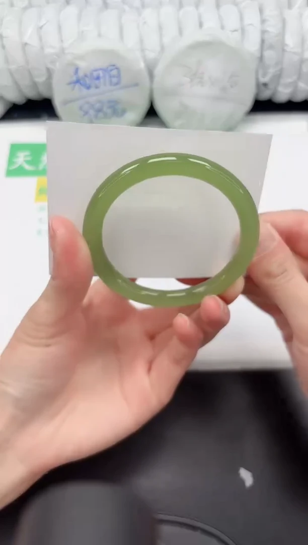 【闪购商品】石英质玉手镯未镶嵌90-58.2