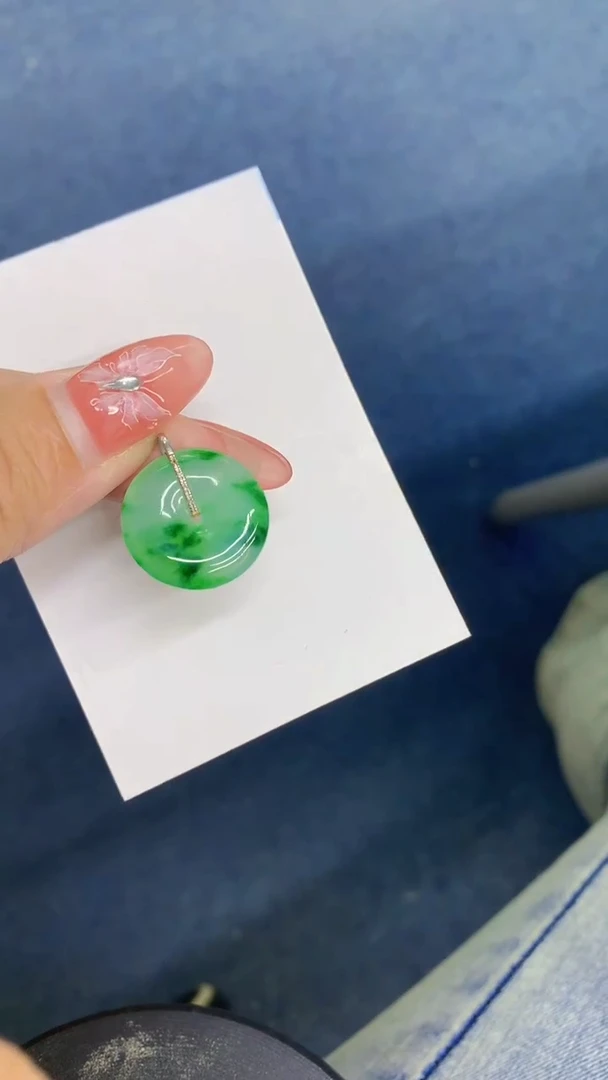 颈饰18K金镶嵌翡翠1