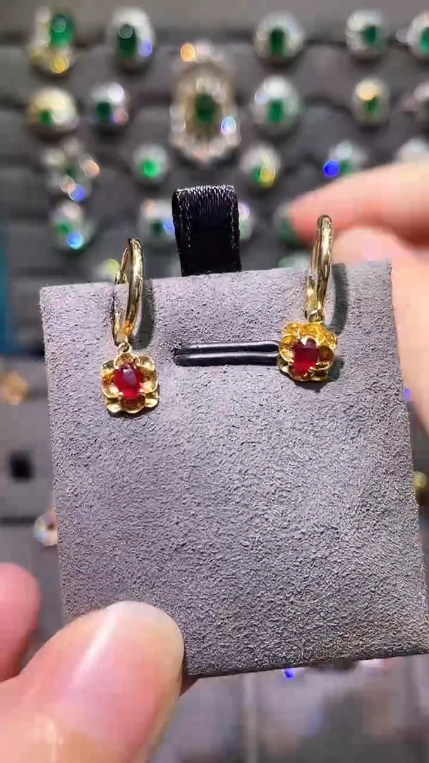 耳饰18K金镶嵌红宝石0.46ct