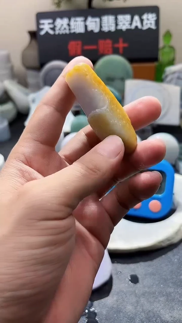 翡翠挂件未镶嵌翡翠