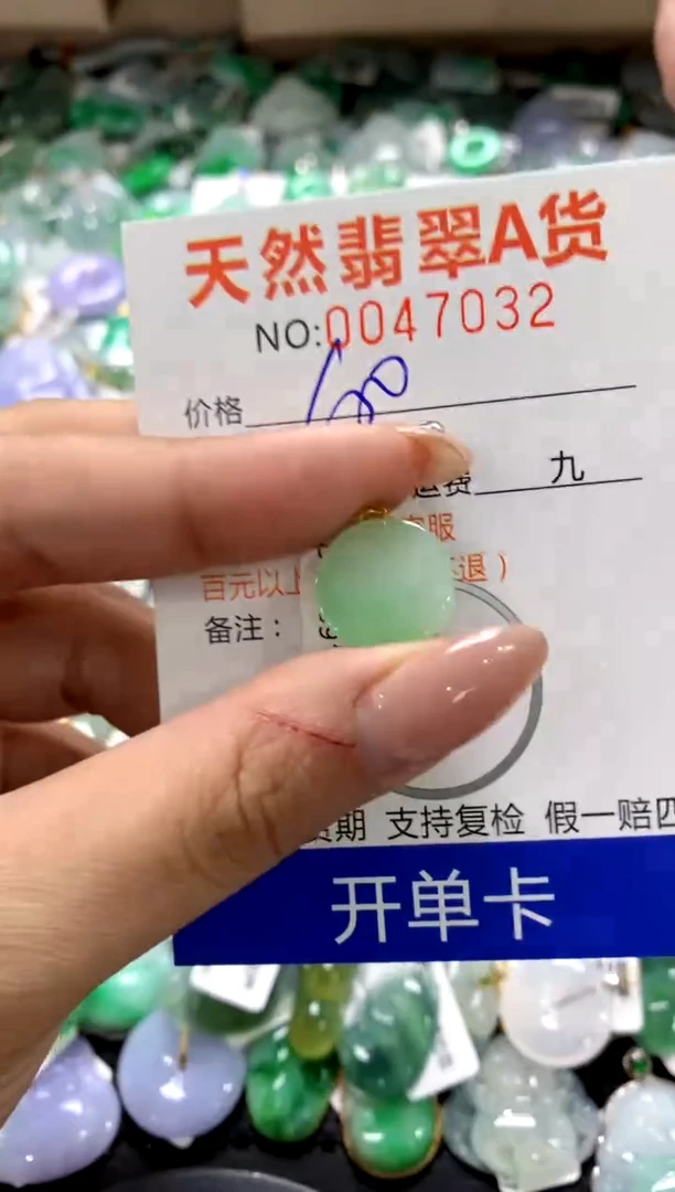 颈饰18K金镶嵌翡翠1111111111111111