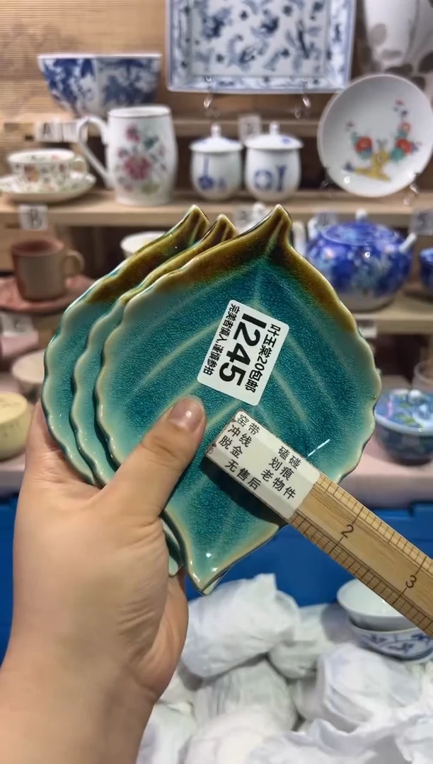 瓷片艳*               I245