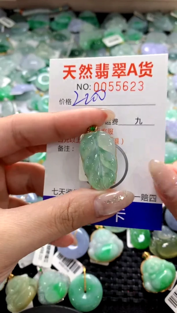 颈饰18K金镶嵌翡翠1111111111111111