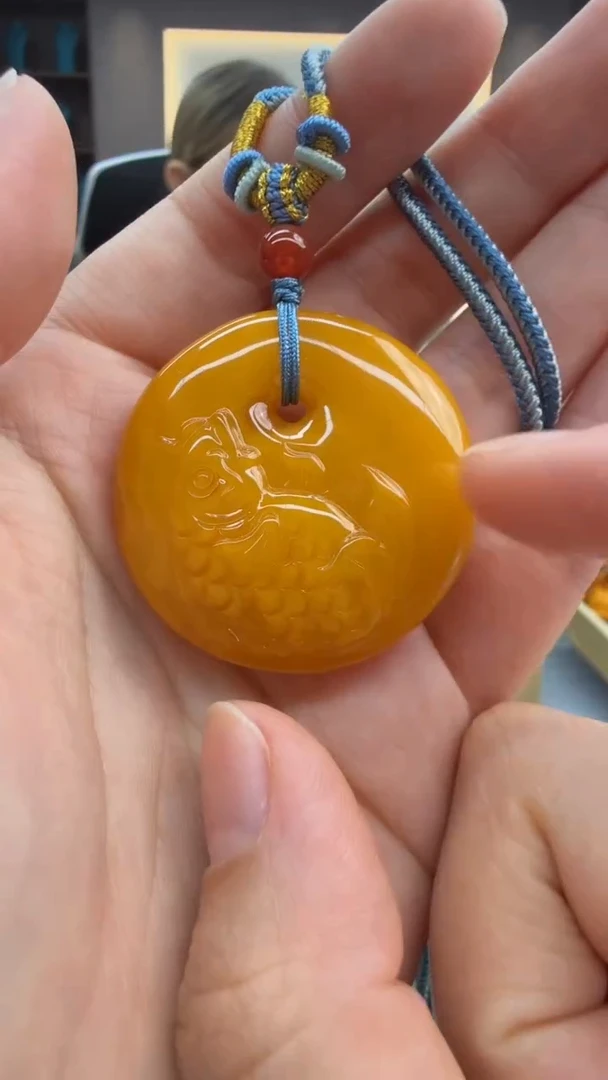 琥珀颈饰未镶嵌68秒拍号 假一罚三