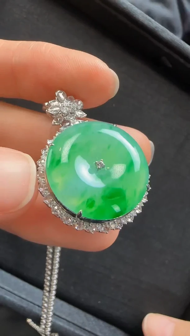 【闪购商品】翡翠颈饰18K金镶嵌648平安扣一个